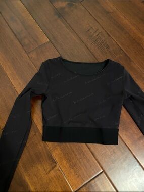 lululemon athletica Black Long-Sleeve Logo Crop Top